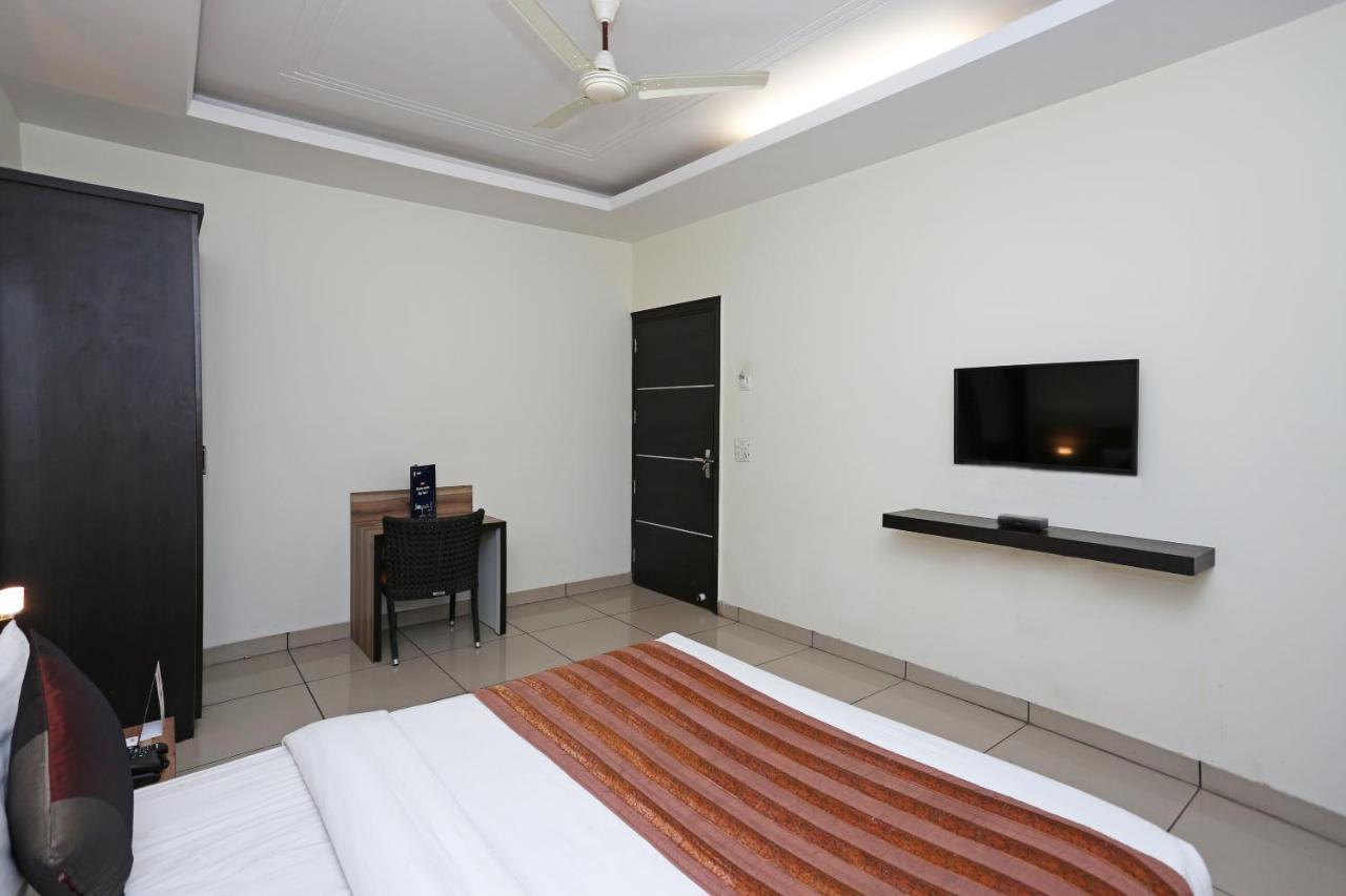 Capital O 1391 Hotel Pushpa Vilas Ghaziabad Eksteriør bilde
