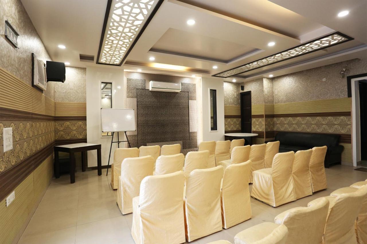 Capital O 1391 Hotel Pushpa Vilas Ghaziabad Eksteriør bilde