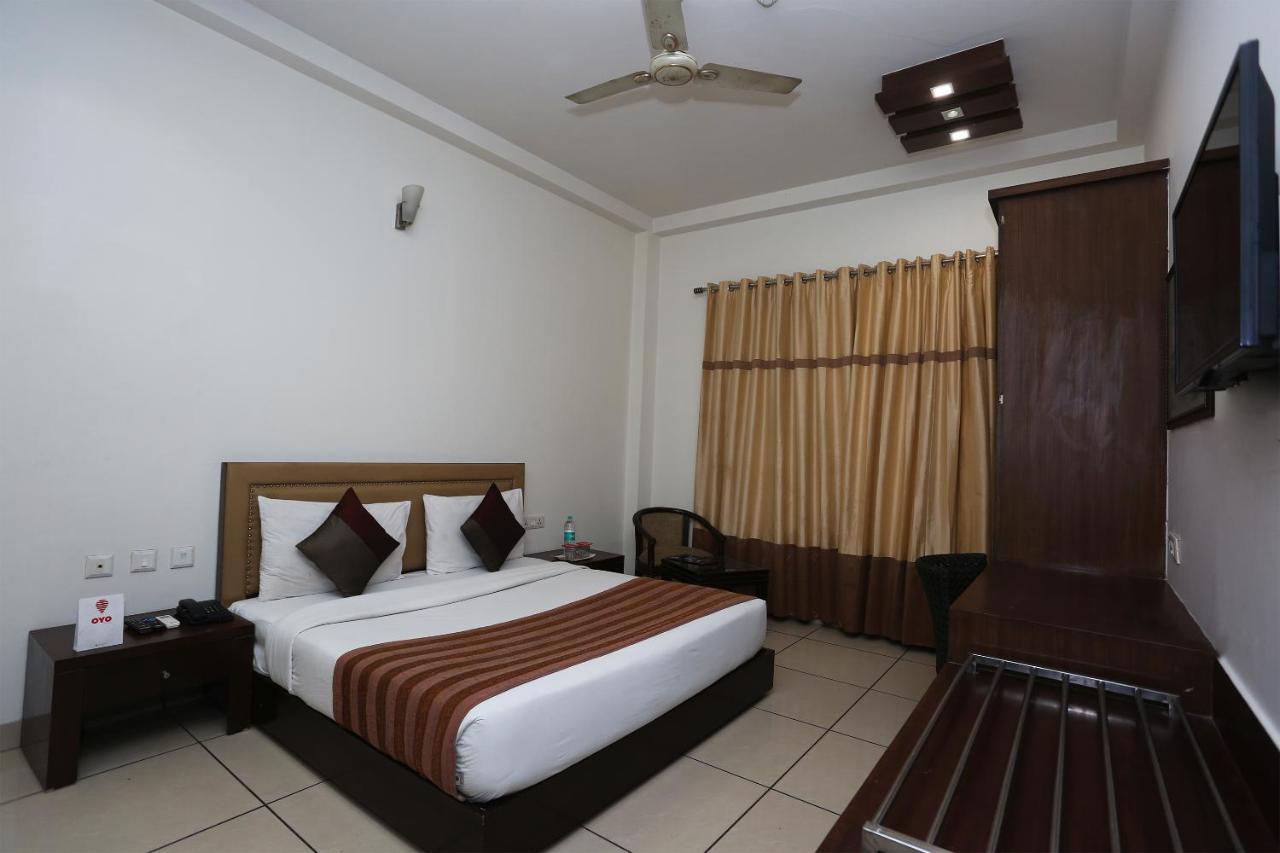 Capital O 1391 Hotel Pushpa Vilas Ghaziabad Eksteriør bilde