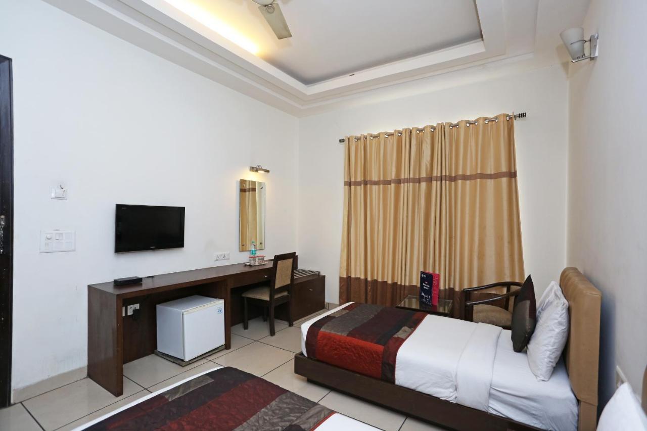 Capital O 1391 Hotel Pushpa Vilas Ghaziabad Eksteriør bilde