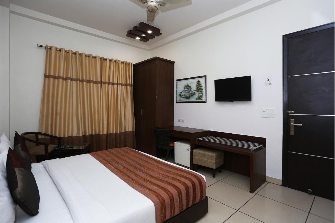 Capital O 1391 Hotel Pushpa Vilas Ghaziabad Eksteriør bilde