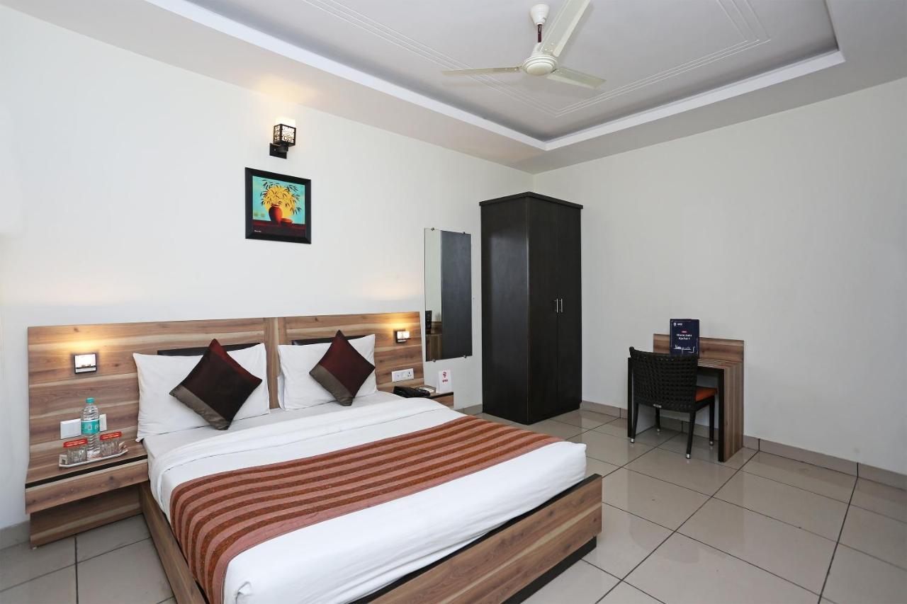 Capital O 1391 Hotel Pushpa Vilas Ghaziabad Eksteriør bilde