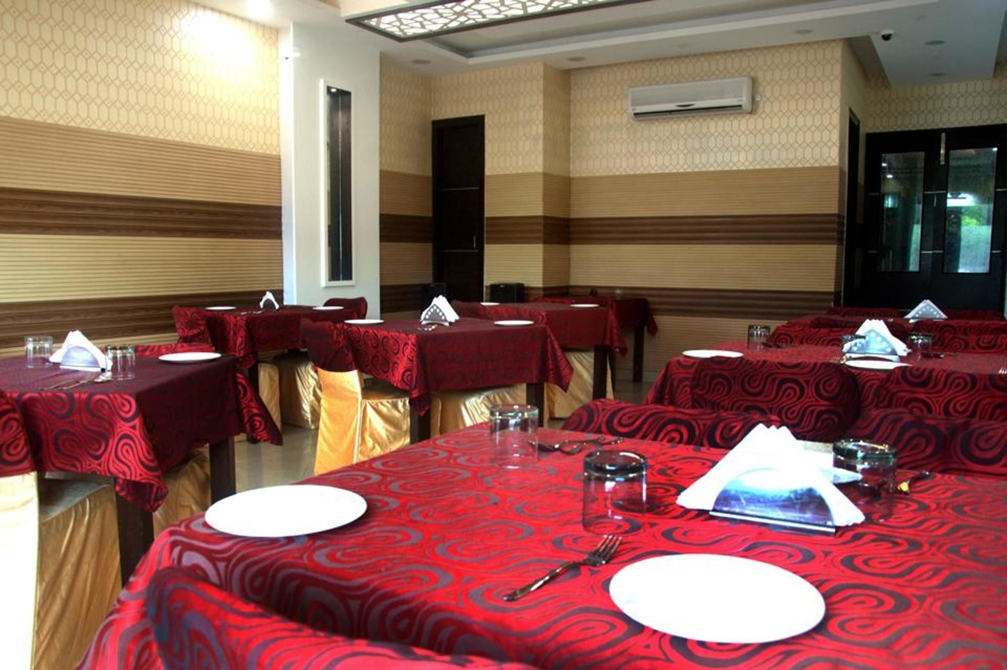 Capital O 1391 Hotel Pushpa Vilas Ghaziabad Eksteriør bilde