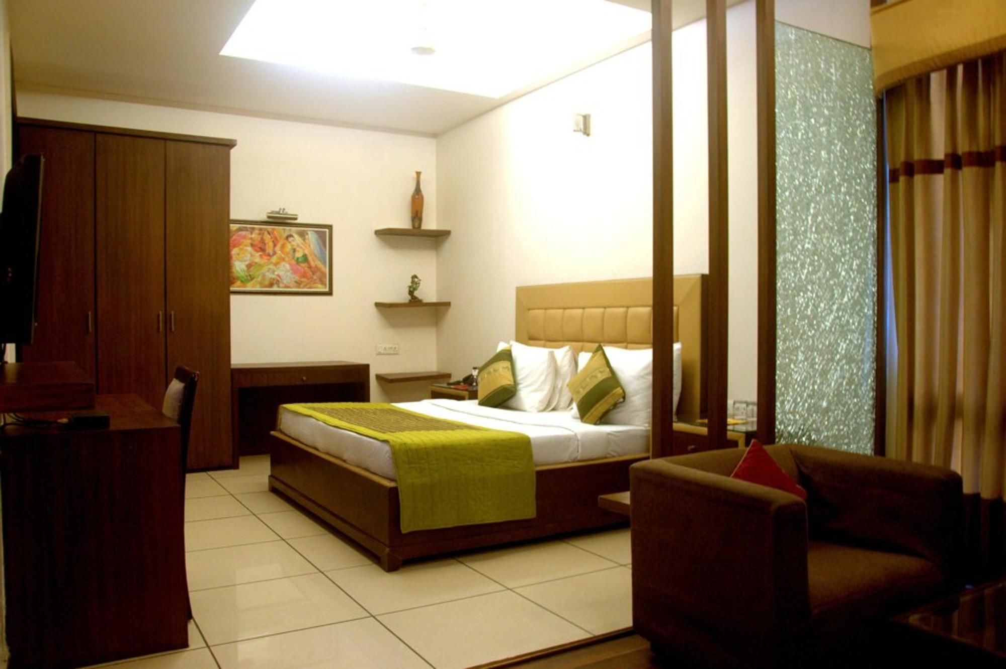 Capital O 1391 Hotel Pushpa Vilas Ghaziabad Eksteriør bilde