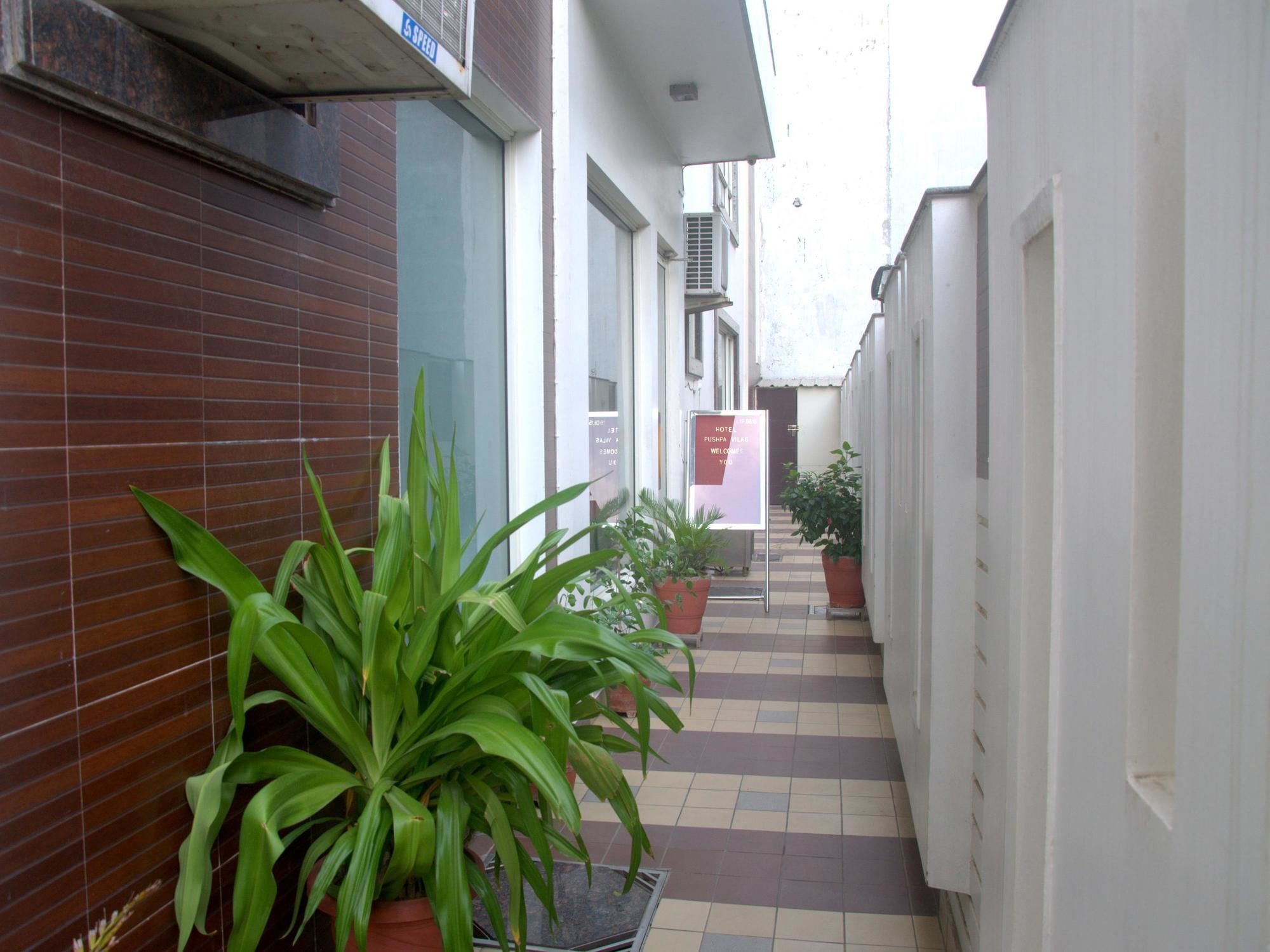 Capital O 1391 Hotel Pushpa Vilas Ghaziabad Eksteriør bilde