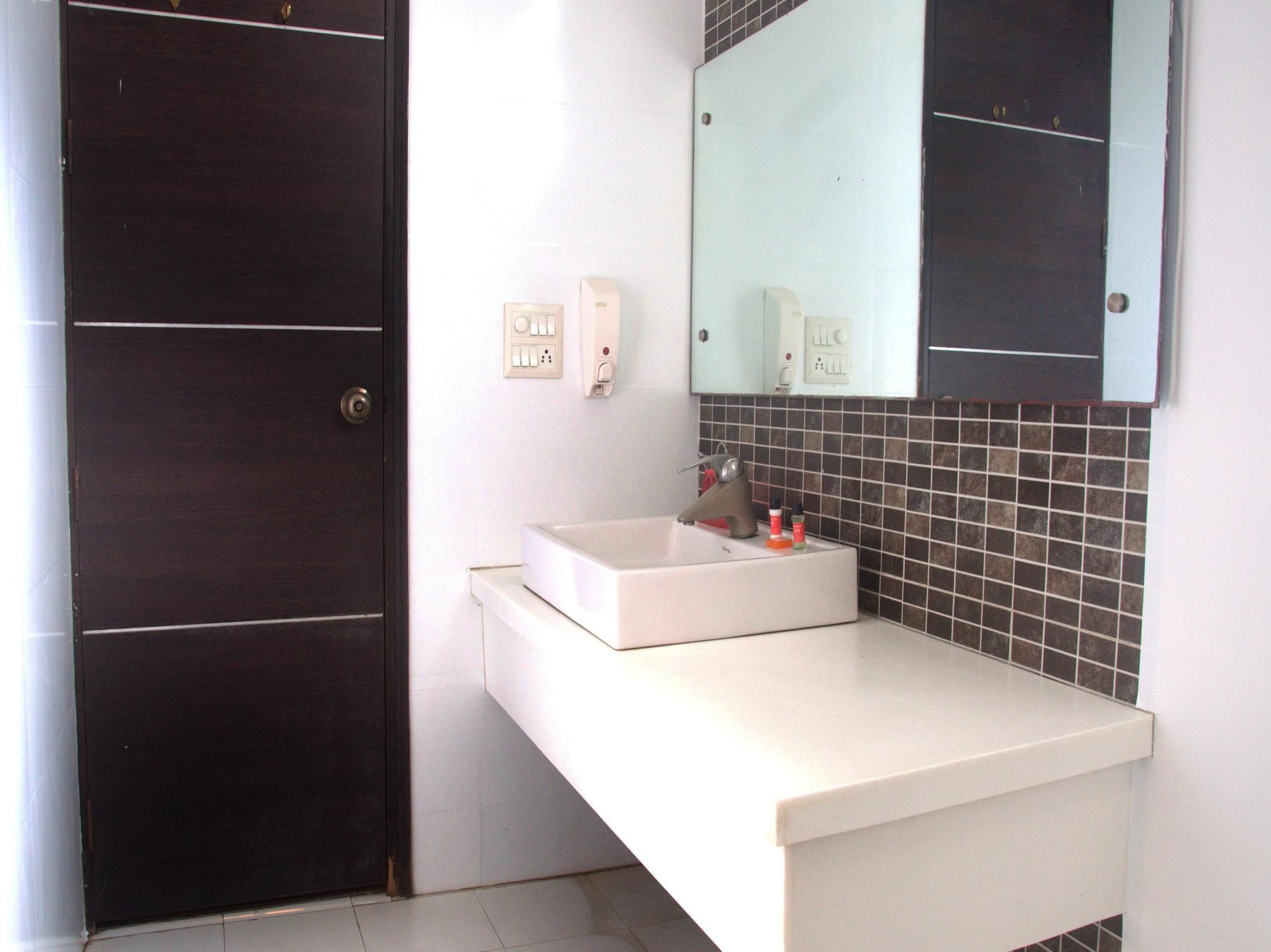 Capital O 1391 Hotel Pushpa Vilas Ghaziabad Eksteriør bilde